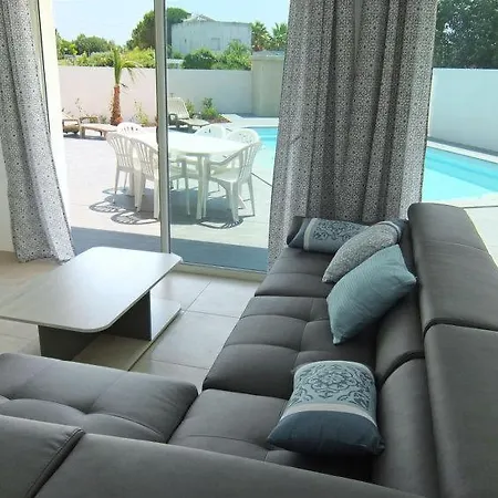 Le Grau-d'agde Sleeps 6 Pool Wifi *