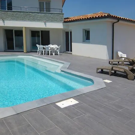 Le Grau-d'agde Sleeps 6 Pool Wifi *