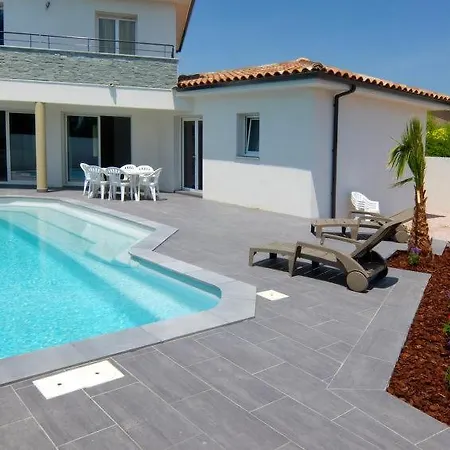 Le Grau-d'agde Sleeps 6 Pool Wifi Agde